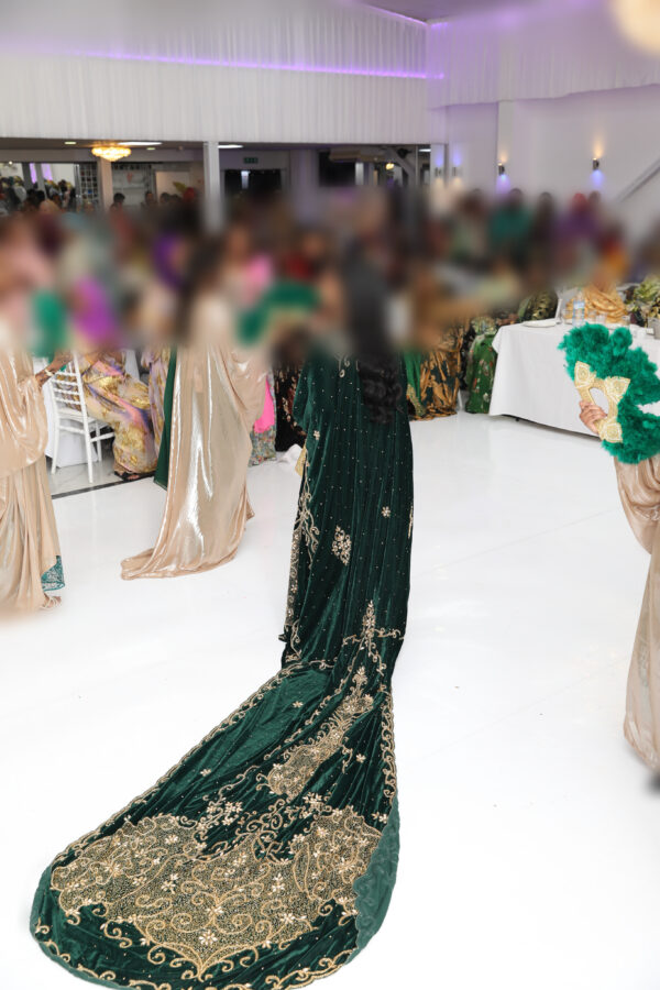 Emerald green velvet bridal dirac - Image 2