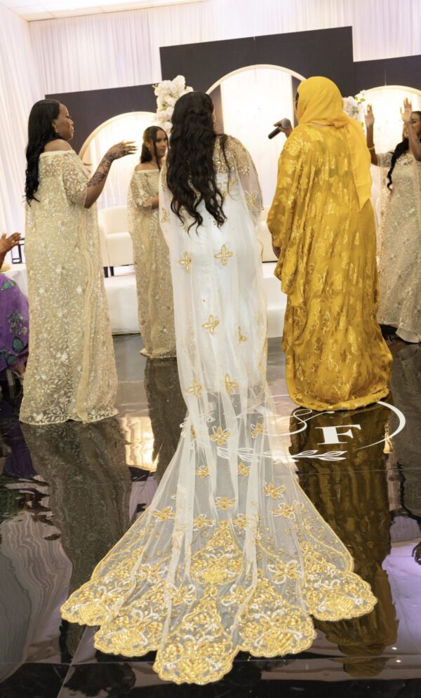 White and gold lace bridal Dirac - Image 3